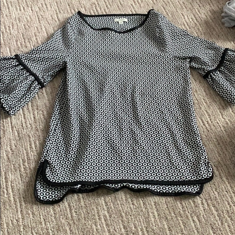 Max studio black and white shirt